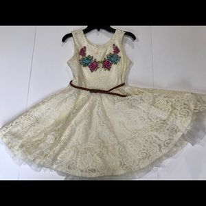 Girls Beautees dress with belt  - M